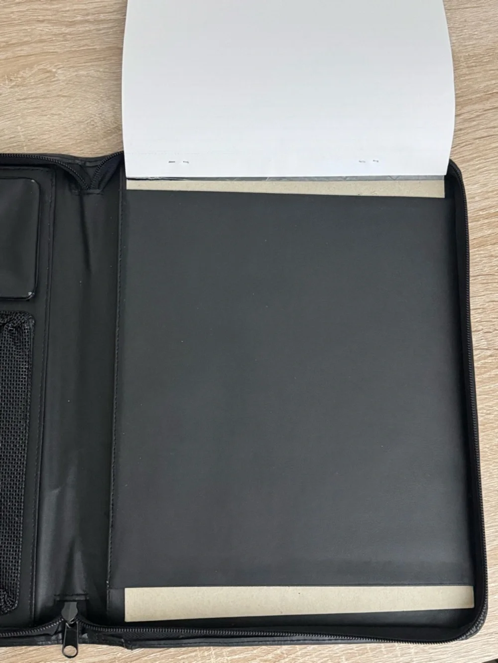 Perry Ellis Vintage Black Leather Round Zipper Document Portfolio Organizer